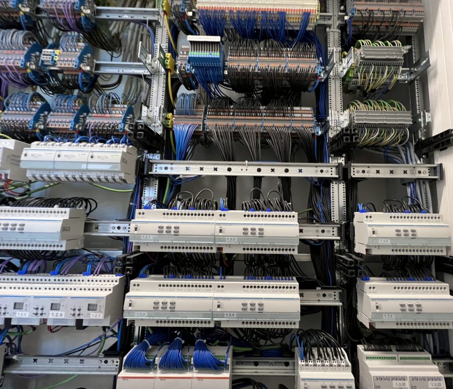 Pilgrim Elektriker KNX Installation Haus